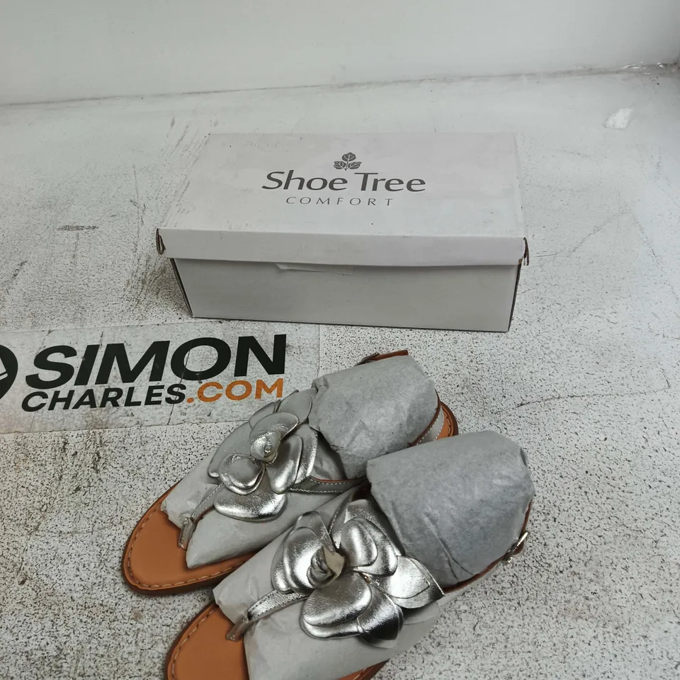 SHOE TREE COMFORT LEATHER COLLECTION SANDALS – WOMEN'S SILVER FLORAL EMBELLISHMENT, UK 8