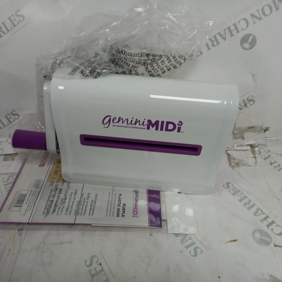 CRAFTERS COMPANION GEMINI MIDI DIE CUT MACHINE W/ FLOWERS CRAFT KIT