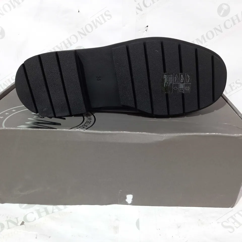 BOXED PAIR OF H&M SLIP ON SHOES IN GLOSSY BLACK EU SIZE 38