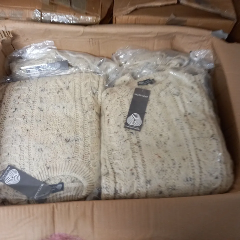 LOT OF APPROXIMATELY 10 AS NEW PURE NEW WOOL KNITTED CREW JUMPERS IN ECRU - ALL M