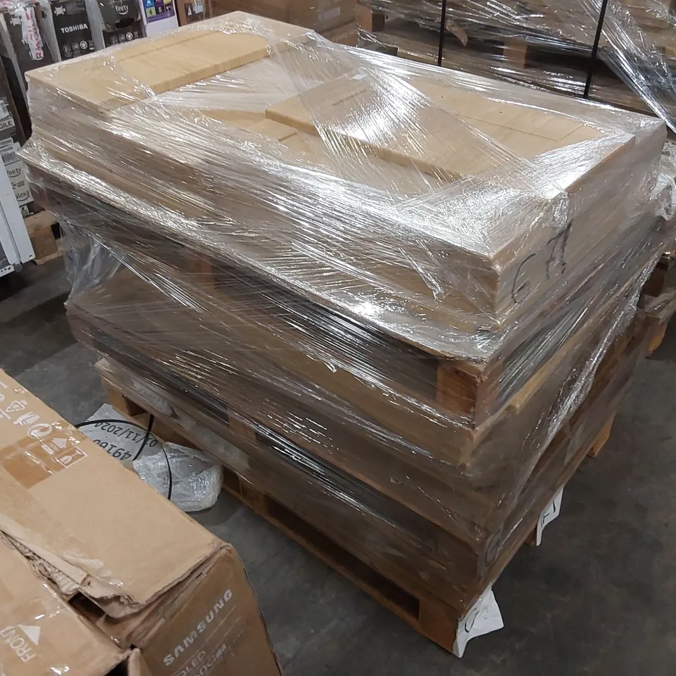 PALLET OF APPROXIMATELY 150 BRAND NEW CANTERBURY LISSA OAK KITCHENS/BEDROOM REPLACEMENT DOOR/DRAWER/END PANELS IN ASSORTED SIZES