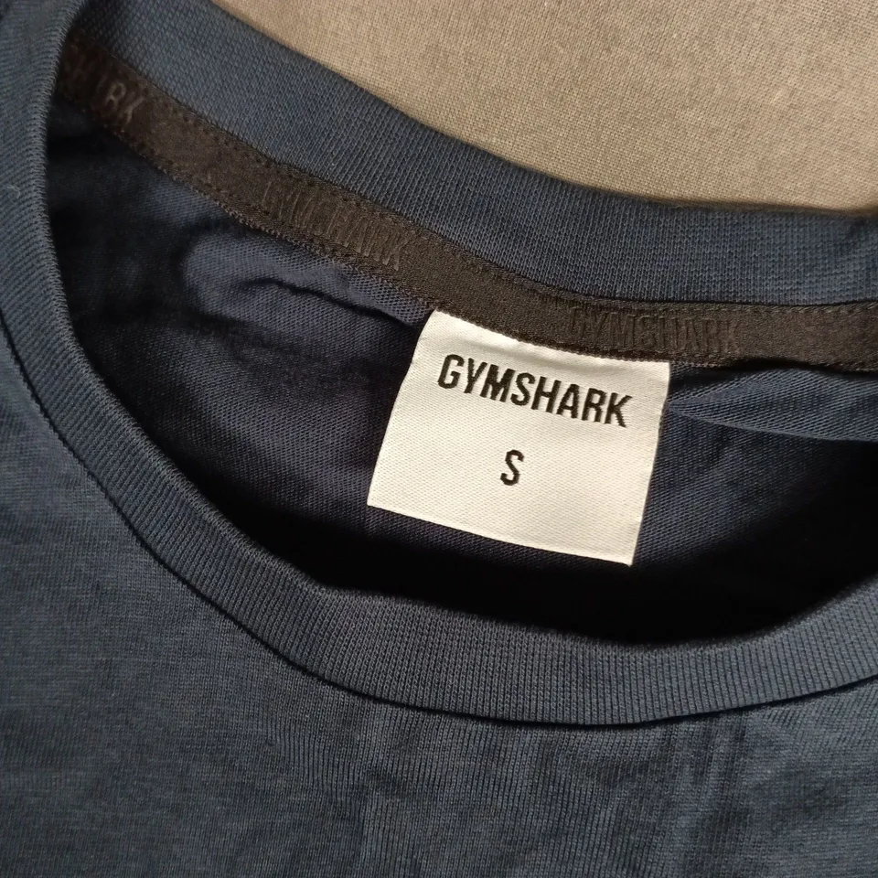 GYMSHARK CREST T-SHIRT – NAVY – UK SIZE S (REGULAR FIT)