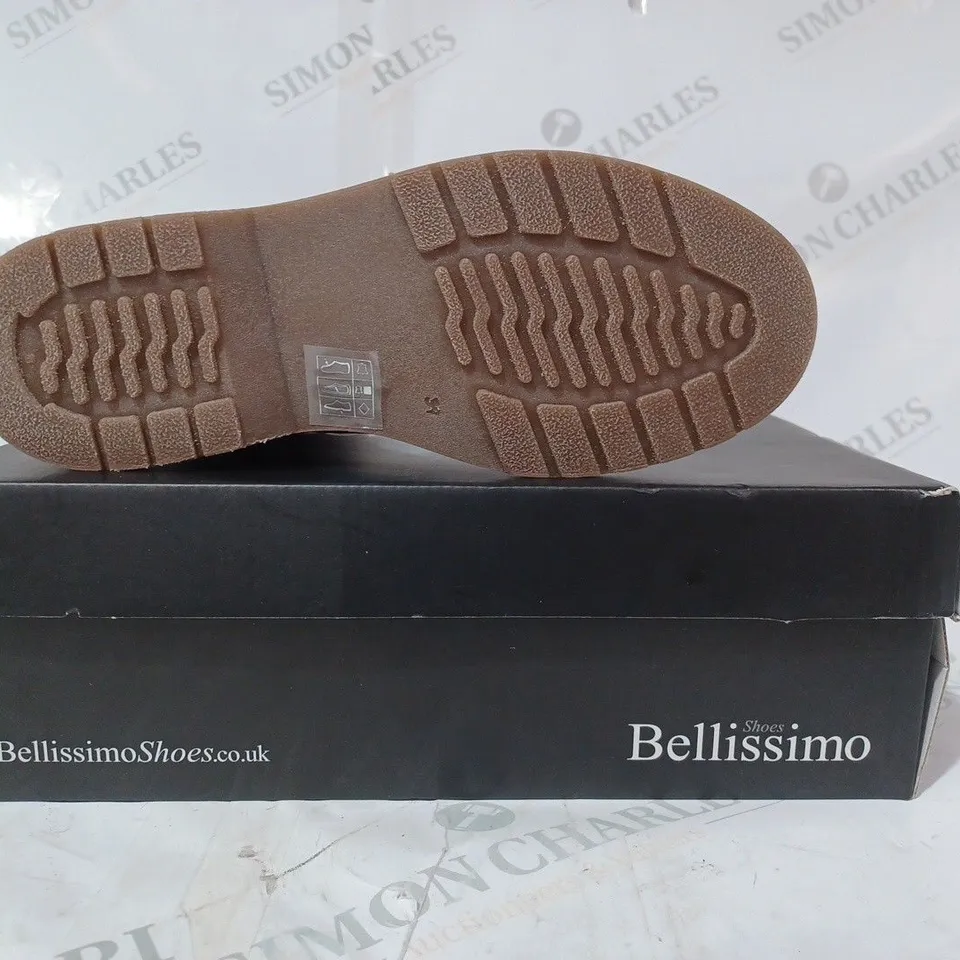 BOXED PAIR OF BELLISSIMO ANKLE BOOTS IN RED SIZE 6