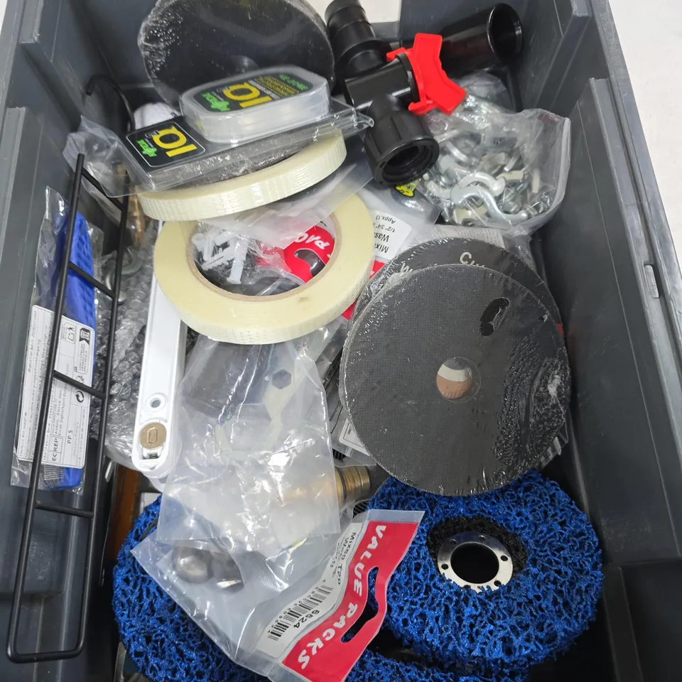 APPROXIMATELY 15 ASSORTED HOUSEHOLD PRODUCTS TO INCLUDE BARTOLINE ALL PURPOSE FILLER, DECORATIVE MULTI COLOURED STONES AND AN INTELLIGENT LIGHT STRIP