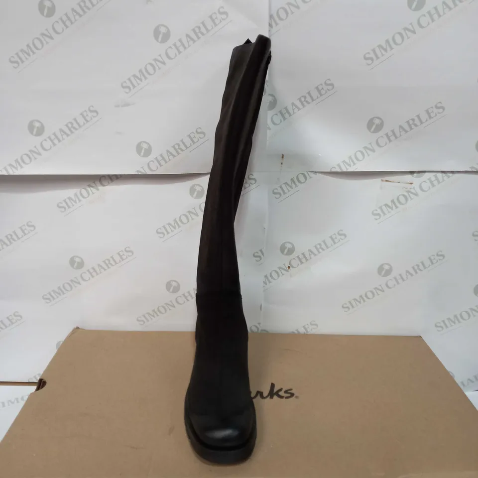 CLARKS ODOLLO HIGH BOOTS IN BLACK - UK 5 