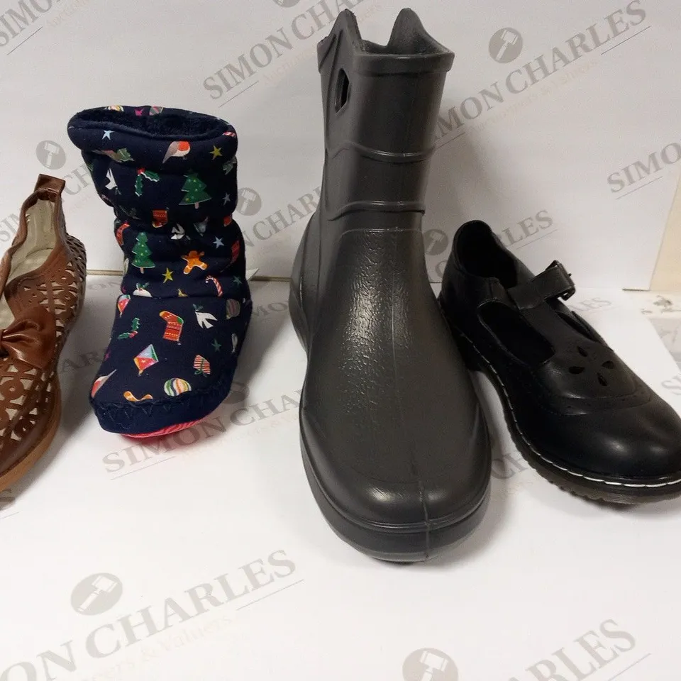 APPROXIMATELY 11 PAIRS OF ASSORTED FOOTWEAR TO INCLUDE; JOULES, KOLMAX AND M AND S