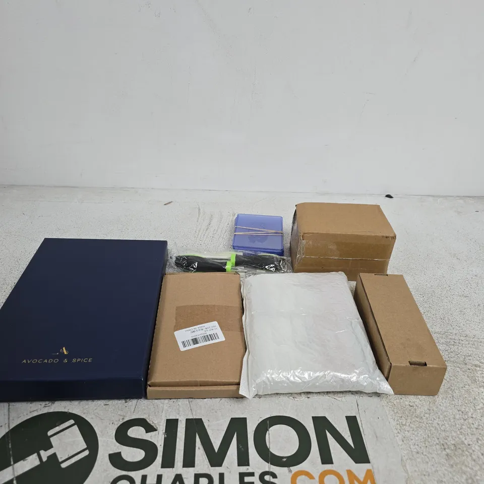 APPROXIMATELY 20 ASSORTED ITEMS INCLUDING A SMART HUB (SH2) SPLITTER ABLE, LOVFEN CARD PROTECTION SLEEVES AND SOME SCREWS