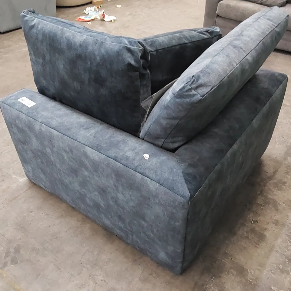 DESIGNER CORNER SOFA PIECE WITH CUSHIONS