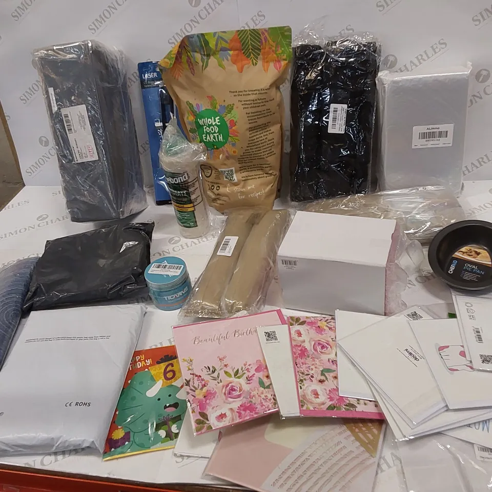 LARGE BOX OF ASSORTED BRAND NEW ITEMS TO INCLUDE: CV BOOT BANDING TOOL WITH CUTTER, GREY FABRIC STORAGE BOX,SET OF BLUE FABRIC COASTERS