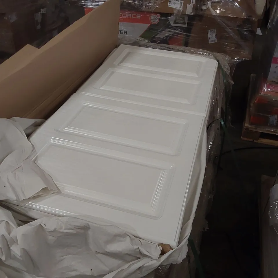 PALLET OF LARGE QUANTITY OF KITCHENS/BEDROOM REPLACEMENT CABINET DOOR/DRAWER/END PANELS IN ASSORTED SIZES