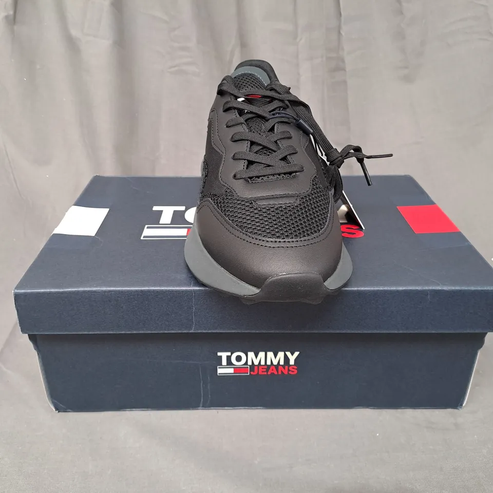 BOXED PAIR OF TOMMY JEANS SHOES IN BLACK UK SIZE 9