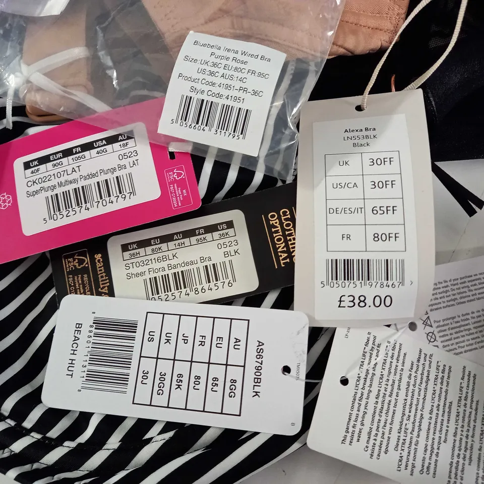 LOT OF 5 ASSORTED BRAS TO INCLUDE CURVY KATE, BRAVISSIMO AND FREYA - VARIOUS SIZES