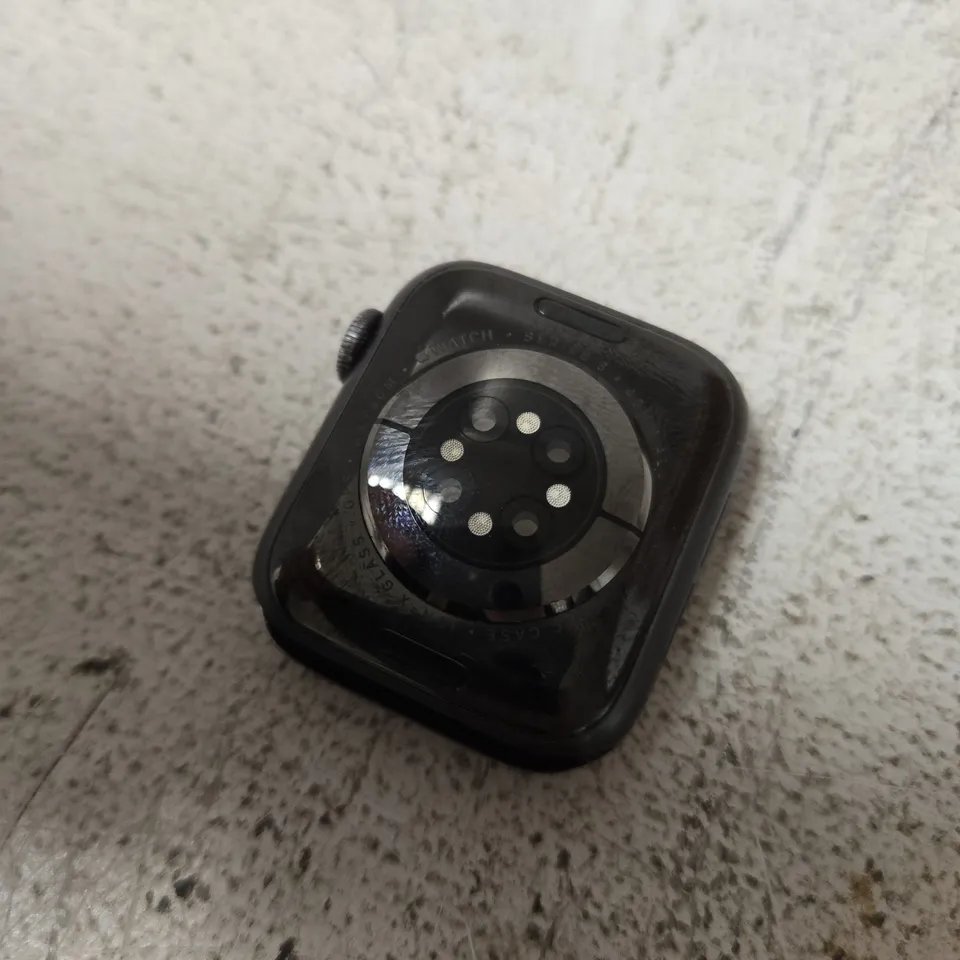 APPLE WATCH SERIES 6 40MM
