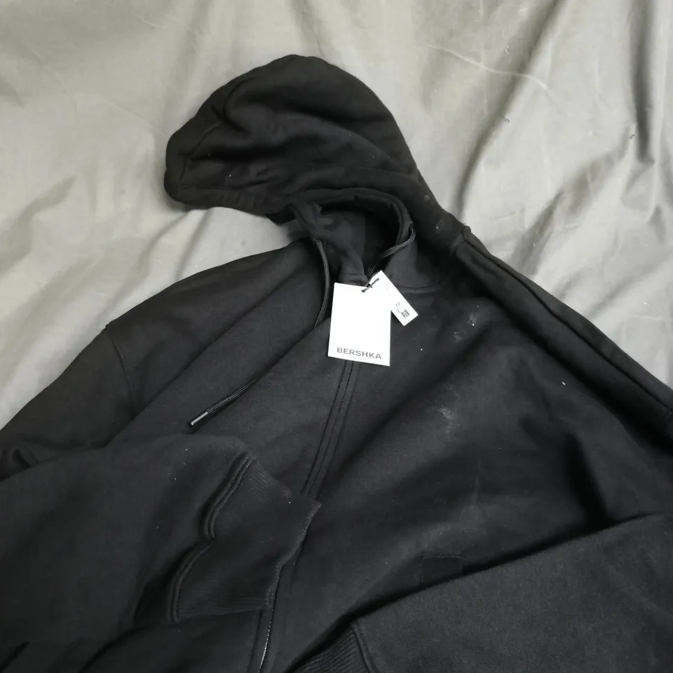 BERSHKA BLACK HOODIE – SIZE L