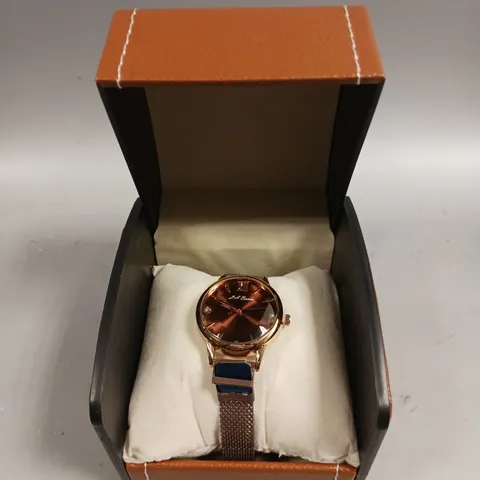LADIES LA BANUS WATCH β QUARTZ MOVEMENT β METAL STRAP WITH MAGNETIC CLASP