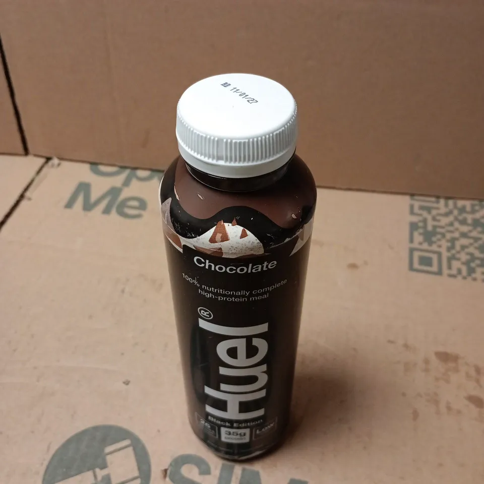 APPROXIMATELY 10 ASSORTED DRINK ITEMS INCLUDING TANGO APPLE , FYX COLLAGEN WATER AND HUEL CHOCOLATE 