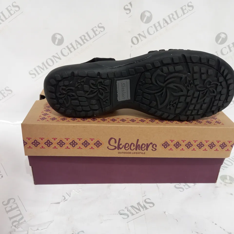 BOXED SKECHERS VEGAN OPEN TOE SANDALS SIZE 7