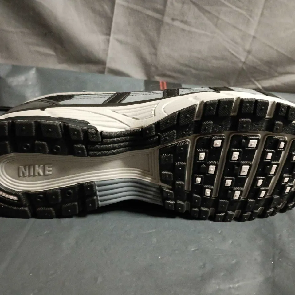 UNBOXED PAIR OF NIKE P6000 TRAINERS - UK SIZE 8.5