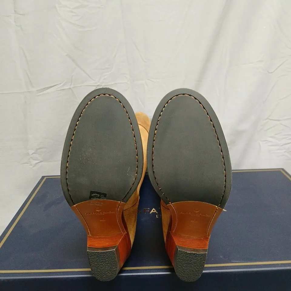 FAIRFAX & FAVOR WOMENS NARROW FIT HEELED REGINA TAN SUEDE BOOTS - 7