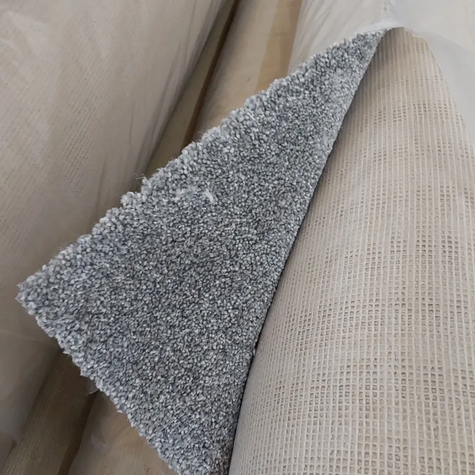 ROLL OF QUALITY PRIMO WESTMOORLAND SLATE CARPET // SIZE: 4 X 3.9m