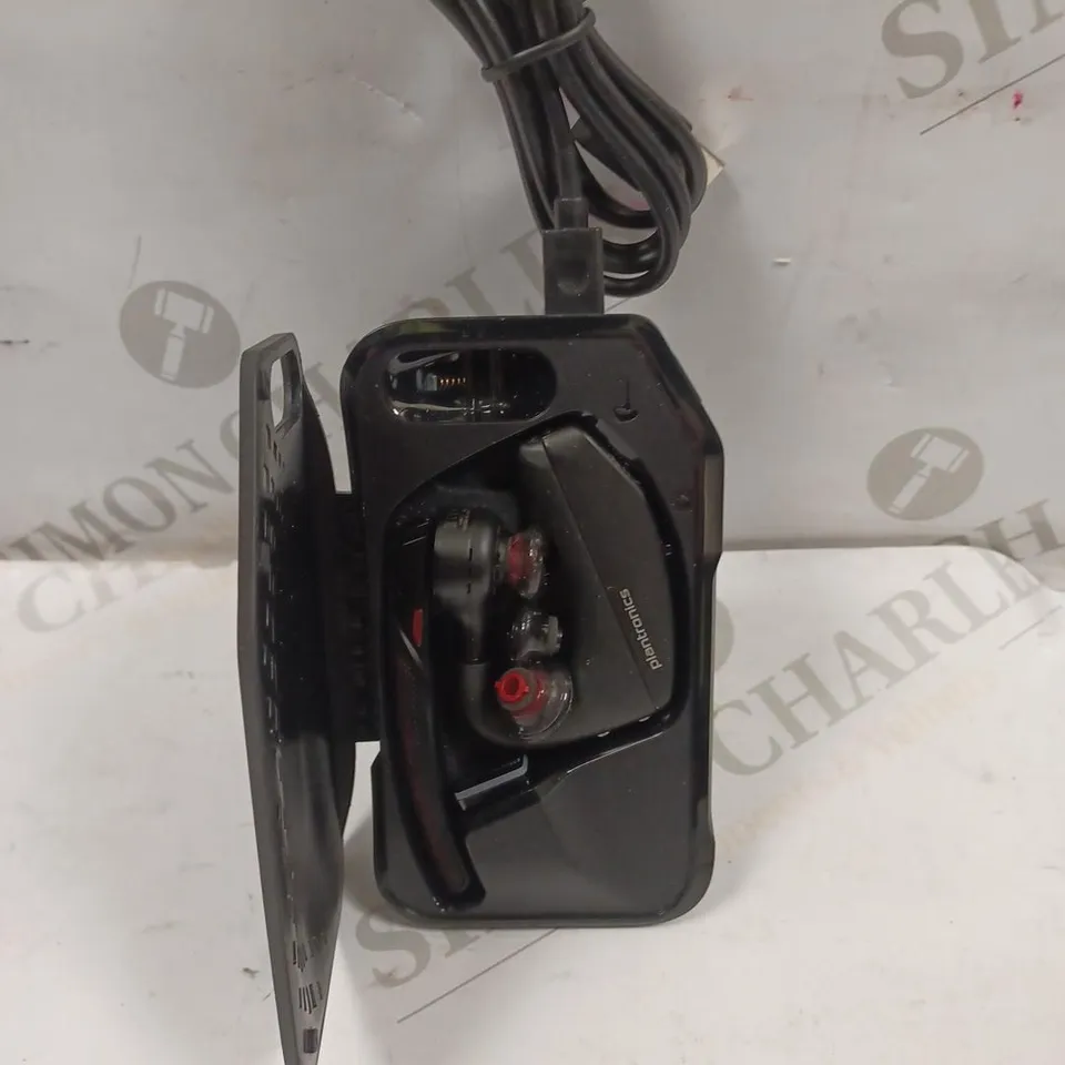 PLANTRONICS PLT IN EAR PIECE WITH CHARGING CASE 