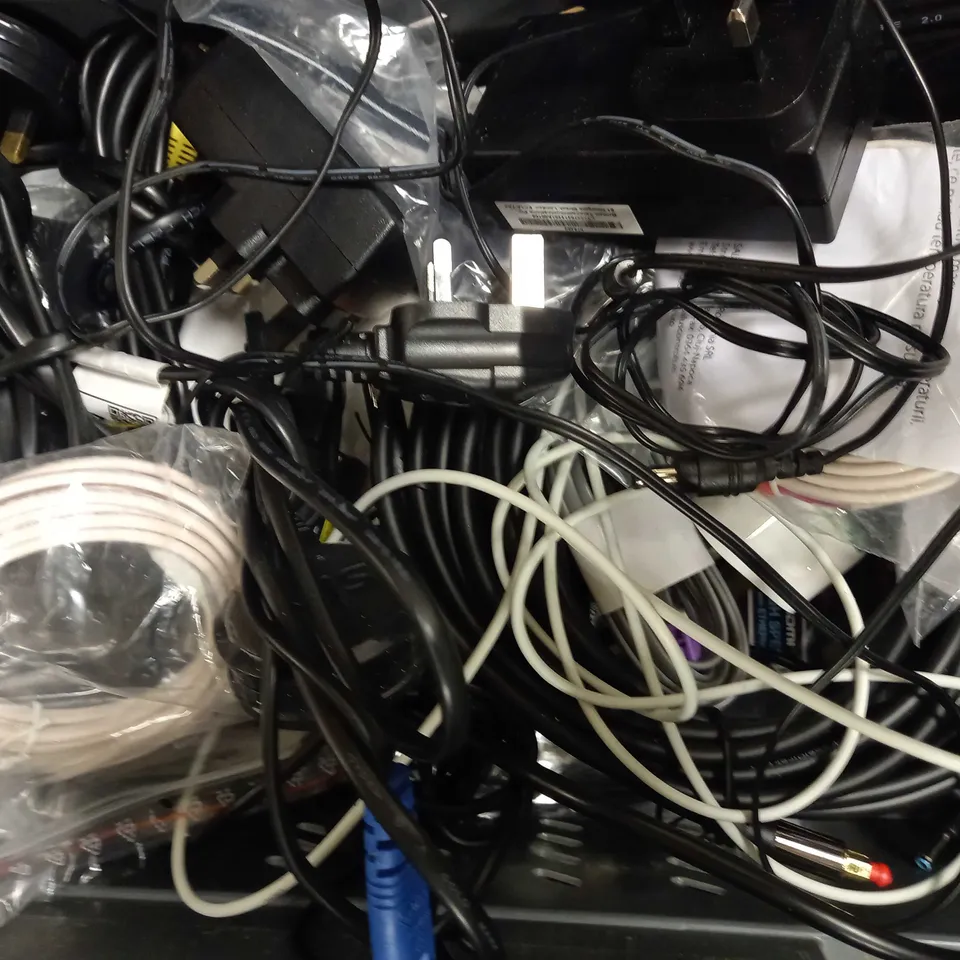 LOT OF APPROXIMATELY 15 ASSORTED ELECTRICAL ITEMS, TO INCLUDE DVD DRIVE, ROUTER, CABLES, ETC