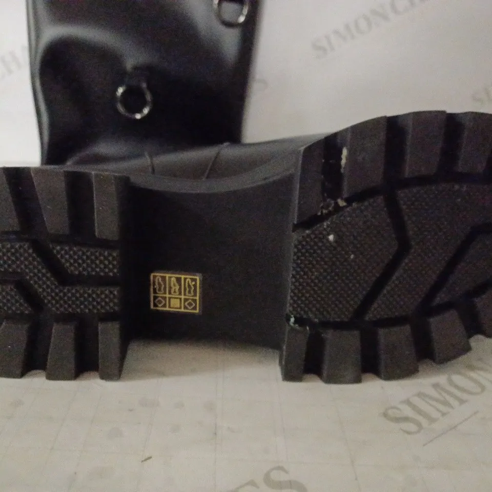 PAIR OF KOI WOMEN'S PLATFORM LONG BOOTS SIZE 9