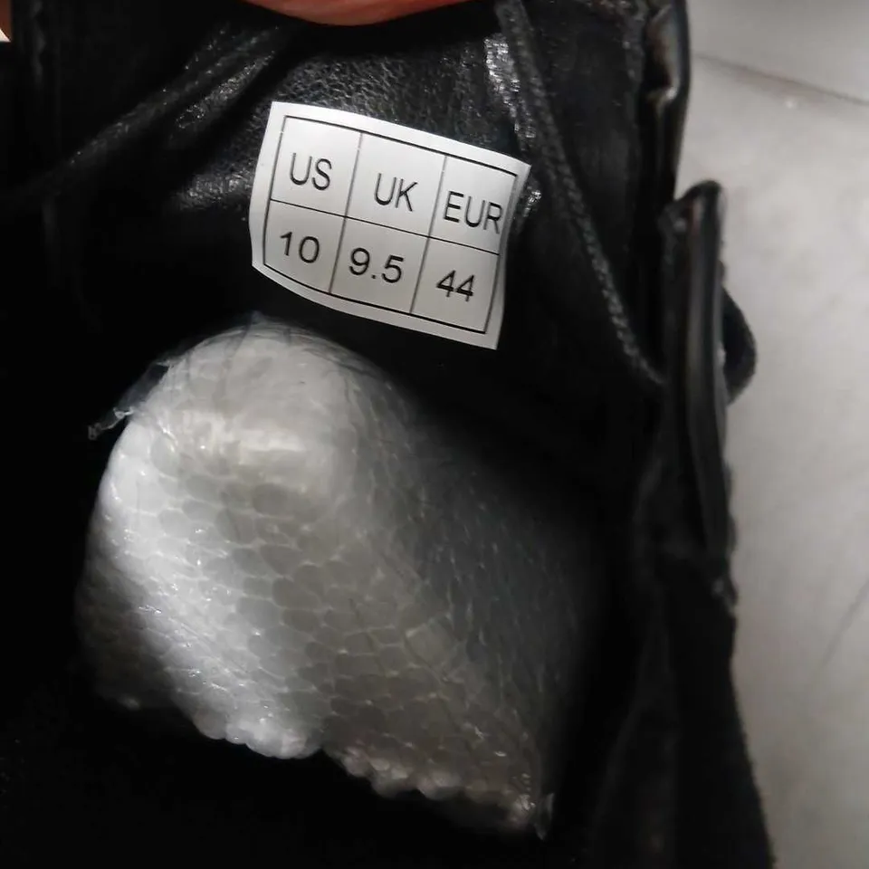 CONZURI  BLACK LEATHER LACE-UP ANKLE BOOTS – UK 9.5 (US 10, EUR 44)