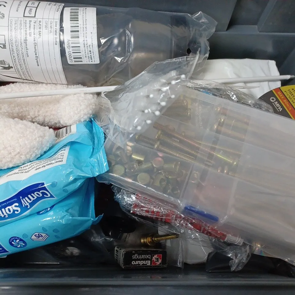 BOX OF APPROXIMATELY 15 ASSORTED ITEMS TO INCLUDE -  FLEXY SOOTHER , HARRIS WALLS & CEILING , SCENTED WARDROBE DEHUMIDIFIER ETC