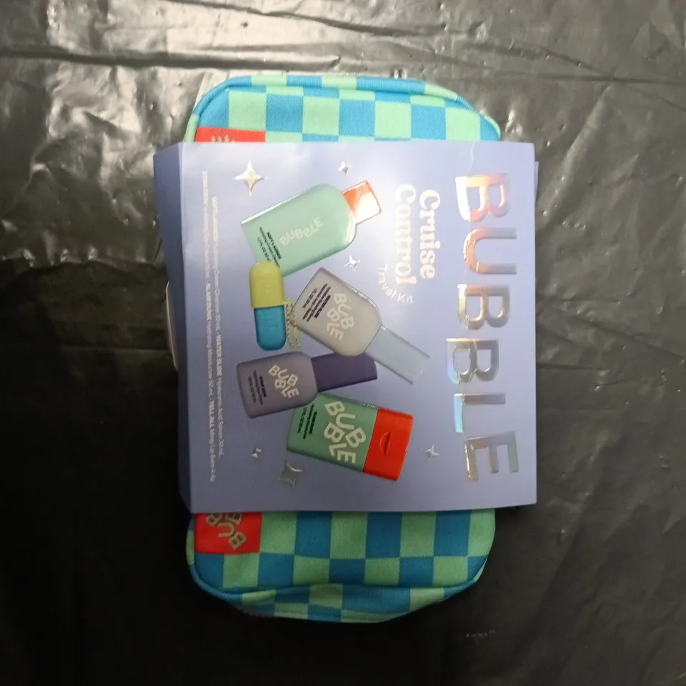 BUBBLE GIFT SET IN COLOURFUL CHECKERED POUCH