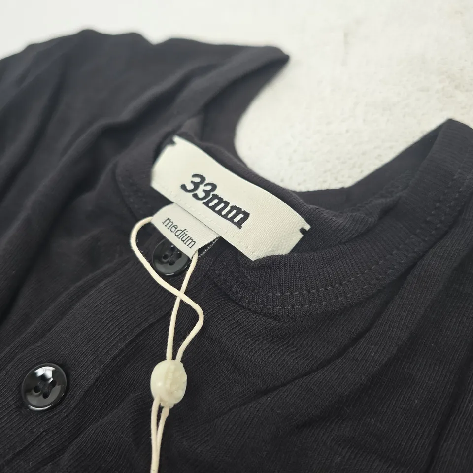 33MM SIZE M - BLACK LONG-SLEEVE TOP AND CREAM FABRIC BAG WITH 'MEMORIES OF YESTERDAY' TEXT 