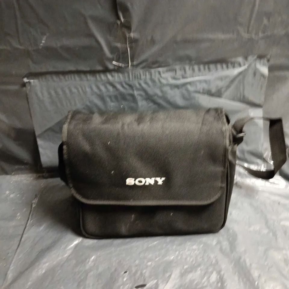 SONY VPL-CS2 LCD DATA PROJECTOR WITH CARRY CASE 