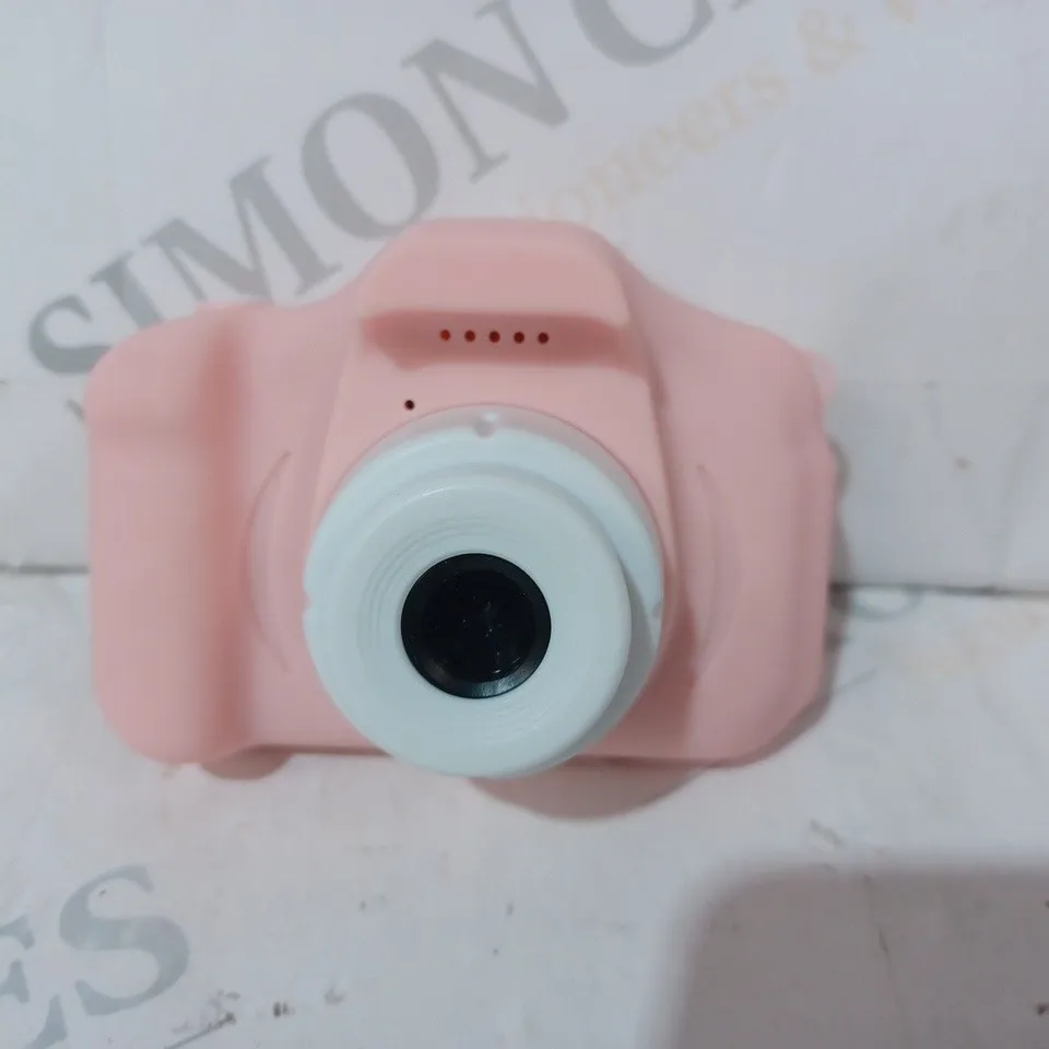 BOXED UNBRANDED CHILDREN'S DIGITAL CAMERA