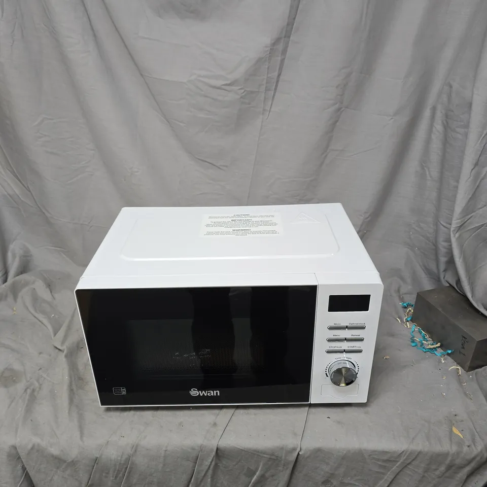 SWAN 20L 700W DIGITAL MICROWAVE - WHITE - COLLECTION ONLY 