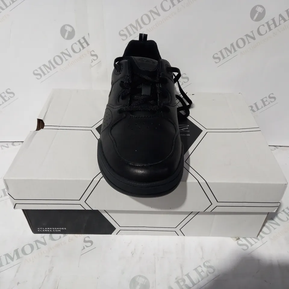 BOXED PAIR OF CLARKS KICK STEP SHOES IN BLACK UK SIZE 6.5