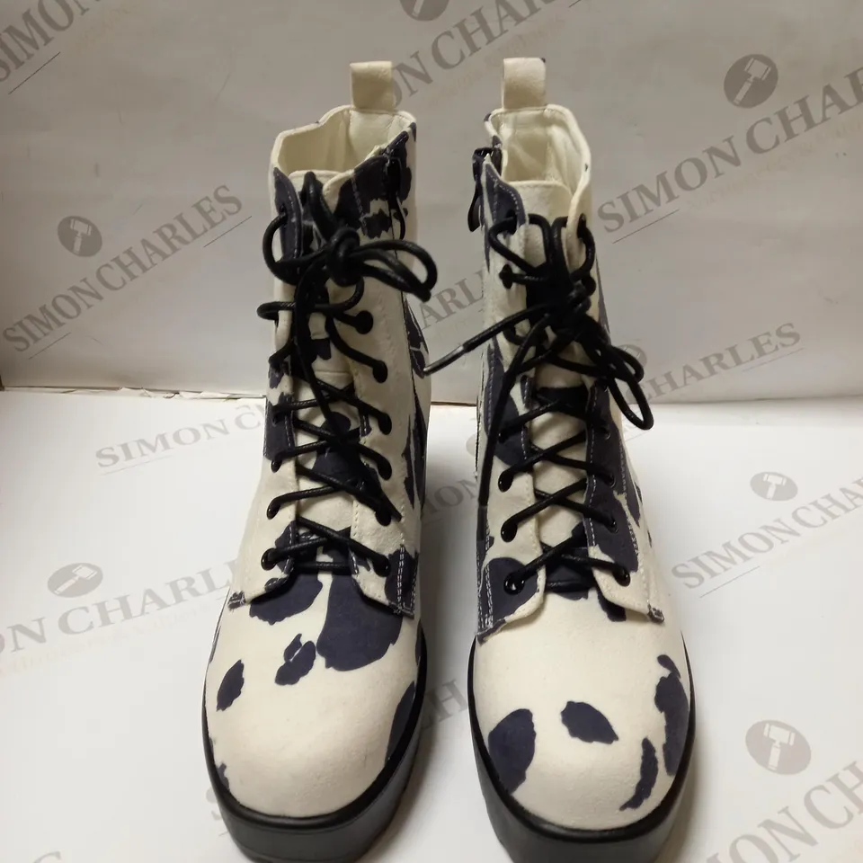 DESIGNER KOI COW PATTERNED PLATFORM  VEGAN BOOTS SIZE 5 
