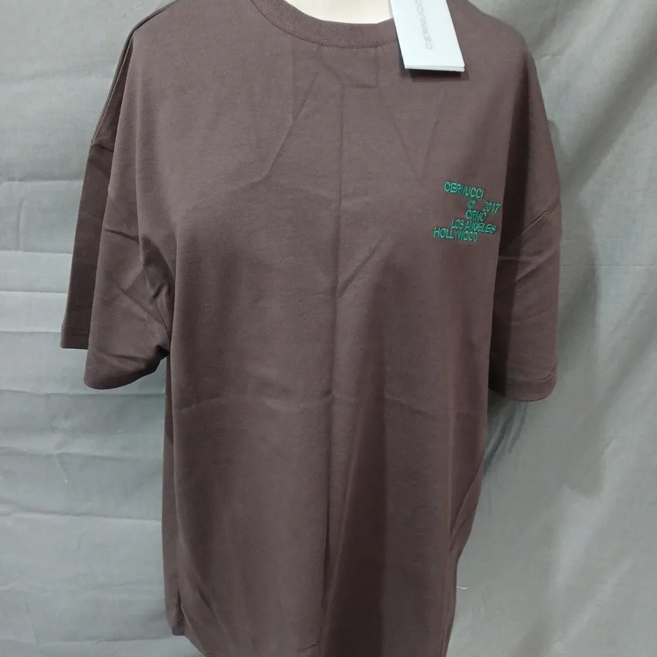 CERNUCCI MOTOL BATCH GRAPHIC OVERSIZED T-SHIRT IN CHOCOLATE - S