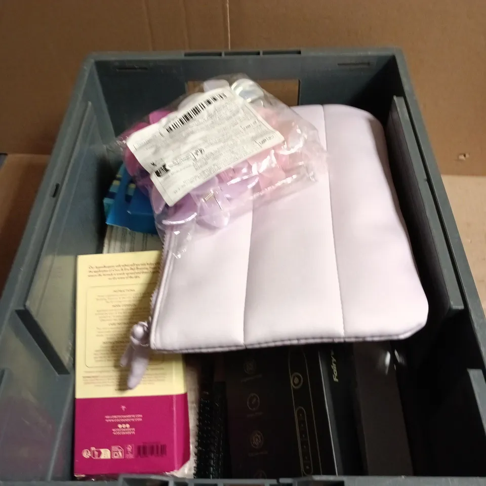 APPROXIMATELY 20 ASSORTED COSMETIC ITEMS INCLUDING GILLETTE PRO GLIDE RAZOR COCO & EVE SELF TAN MIT AND MEFA ELECTRIC NAIL DRILL 