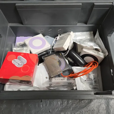 LARGE QUANTITY OF ASSORTED EAR PHONES AND ACCESSORIES