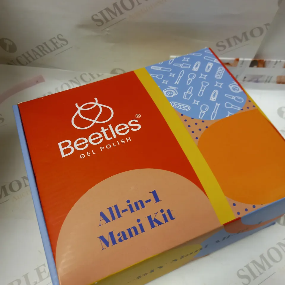 BEETLES ALL-IN-ONE MANI KIT WITH UV LAMP