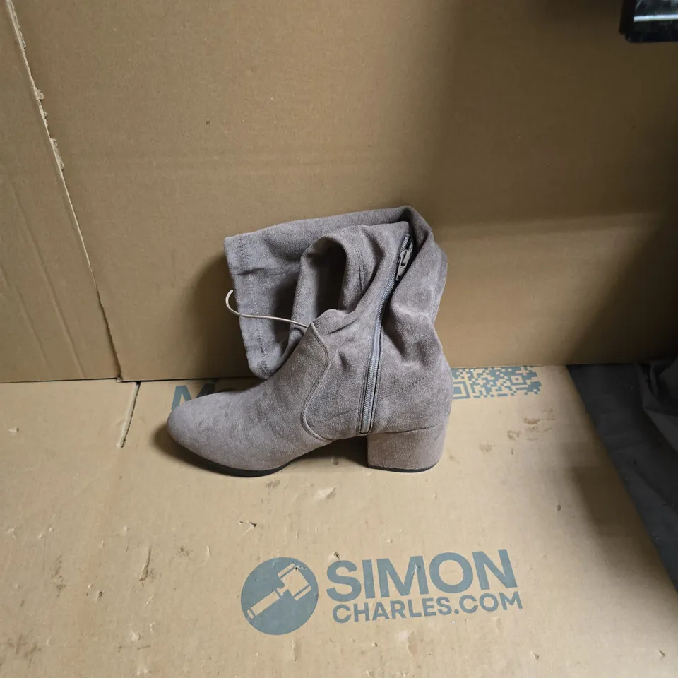 LIGHT BROWN SUEDE ANKLE BOOT WITH SIDE ZIP – WOMEN'S FOOTWEAR - SIZE UK 7