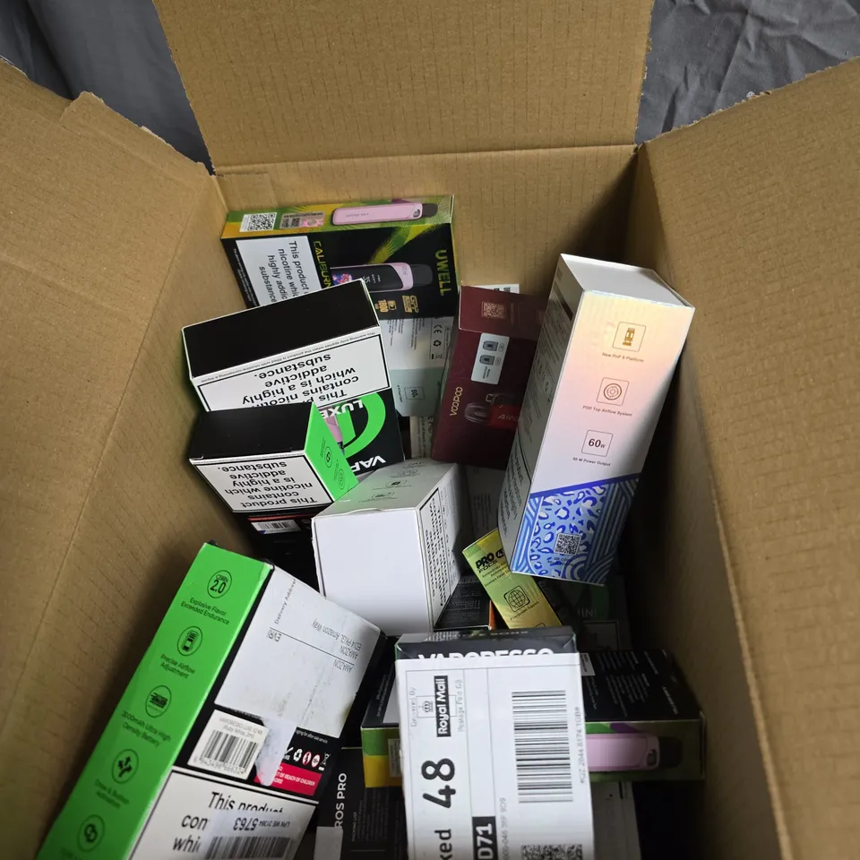 LOT OF APPROXIMATELY 15 ASSORTED VAPING ITEMS TO INCLUDE VAPORESSO/UWELL/GEEKVAPE