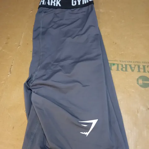 GYMSHARK TRANING SHORTS SIZE M