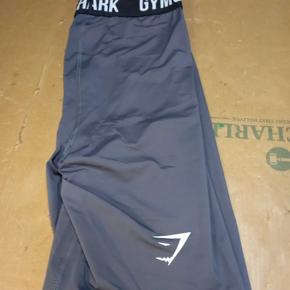 GYMSHARK TRANING SHORTS SIZE M