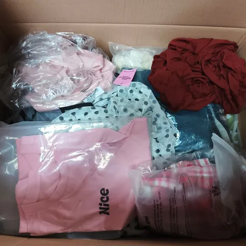 LARGE BOX OF APPROXIMATELY 25 ASSORTED CLOTHING ITEMS IN VARIOUS COLOURS, STYLES AND SIZES - COLLECTION ONLY