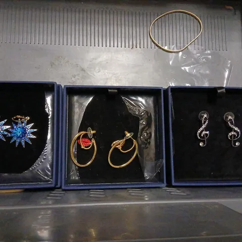 APPROXIMATELY 10 ASSORTED BUTLER AND WILSON JEWELLERY PRODUCTS TO INCLUDE; 