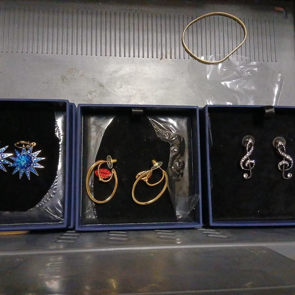 APPROXIMATELY 10 ASSORTED BUTLER AND WILSON JEWELLERY PRODUCTS TO INCLUDE; 