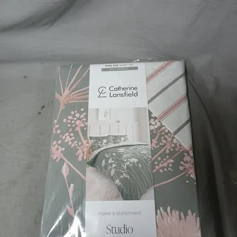 BOX OF APPROXIMATELY 5 CATHERINE LANSFIELD BEDDING PRODUCTS(ASSORTED COLORS AND SIZES) TO INCLUDE: BEDDING AND THROW