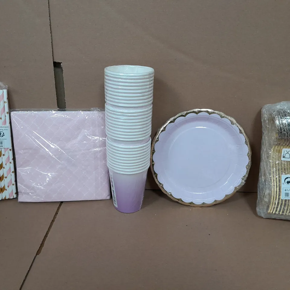 BOX OF APPROXIMATELY 8 ASSORTED ITEMS TO INCLUDE - STRAW , CUPS  ,PLATES ETC