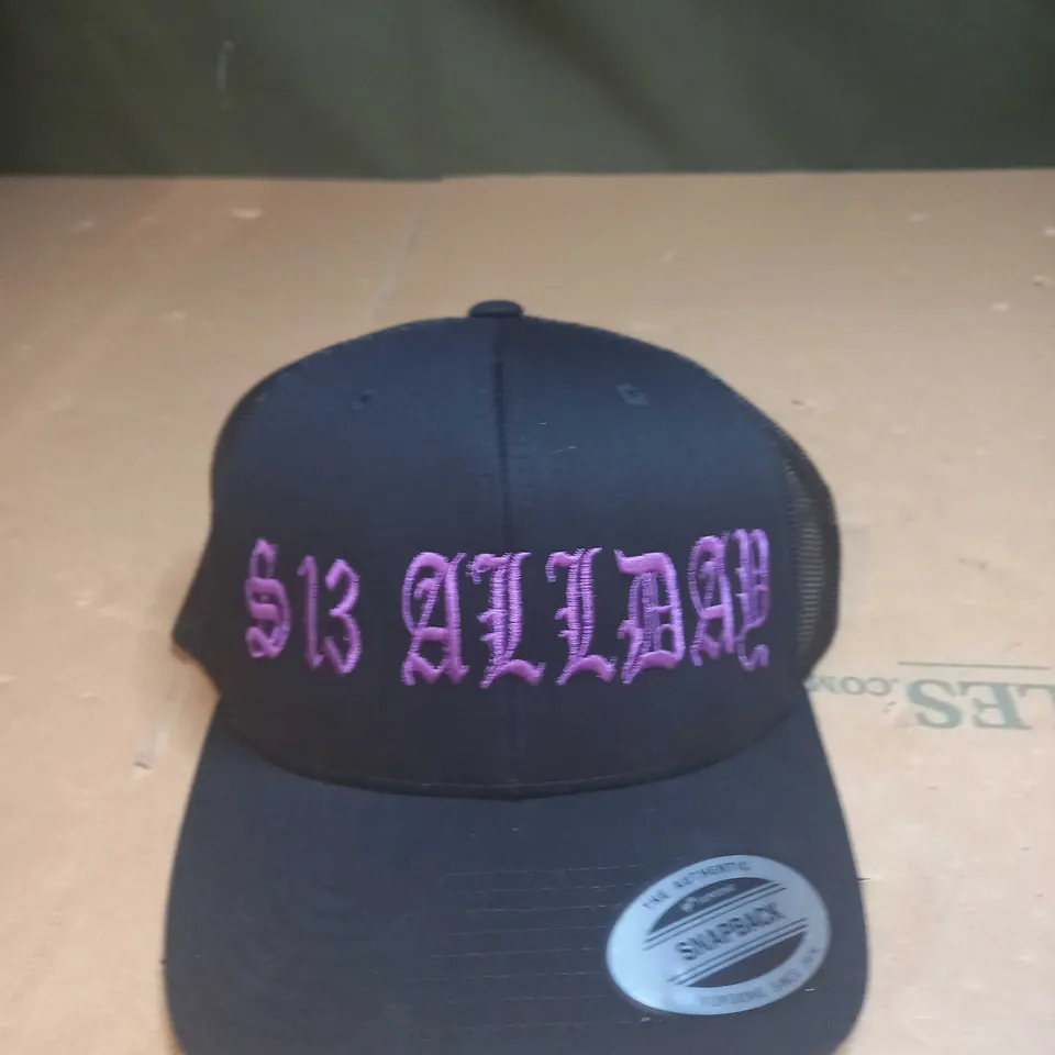 CLASSIC RETRO TRUCKER CAP